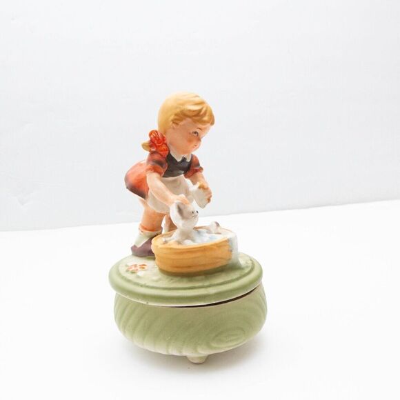Vintage Japan Bisque Porcelain Girl Giving Cat A Bath Rotating Music Box Works - Picture 9 of 11